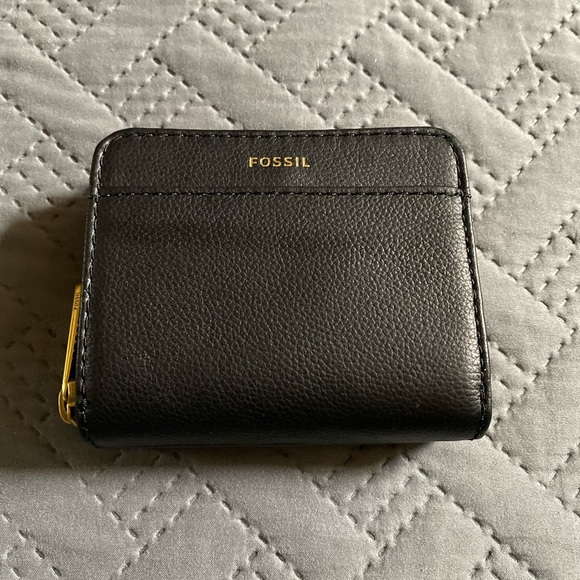 Fossil Handbags - Fossil Evelyn Zip Bifold Black NWT